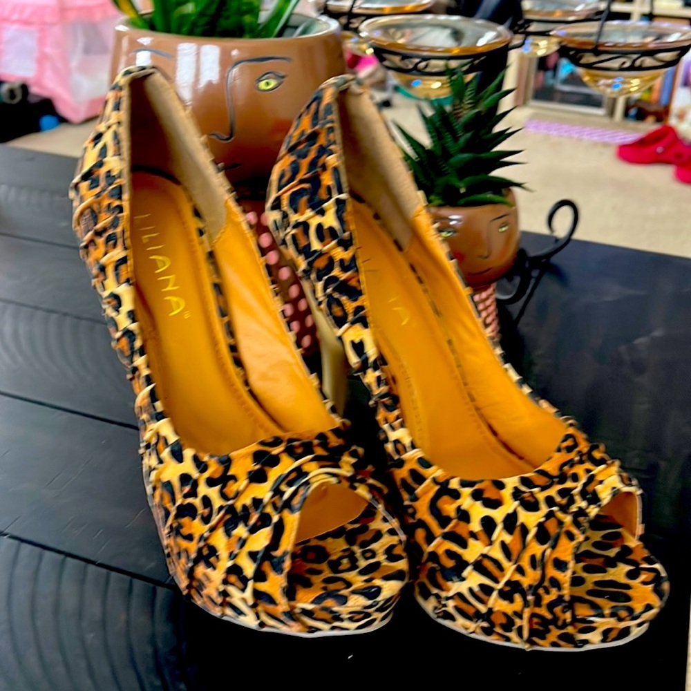 Platform open toe pumps